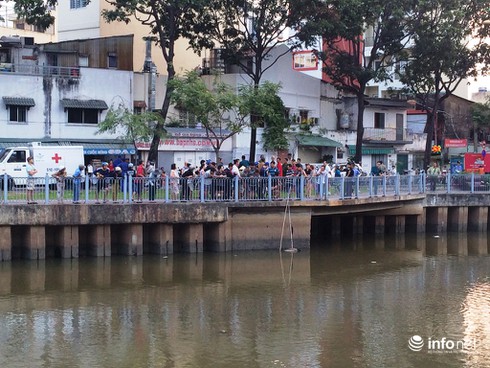 Kinh hoàng phát hiện thi thể nam sinh trôi trên kênh Nhiêu Lộc-Thị Nghè - ảnh 1