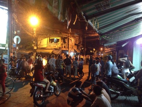 TP.HCM: Côn đồ cầm mã tấu truy sát, 4 người trong gia đình bị trọng thương - ảnh 1