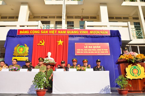 Công an TP.HCM ra quân trấn áp tội phạm - ảnh 1