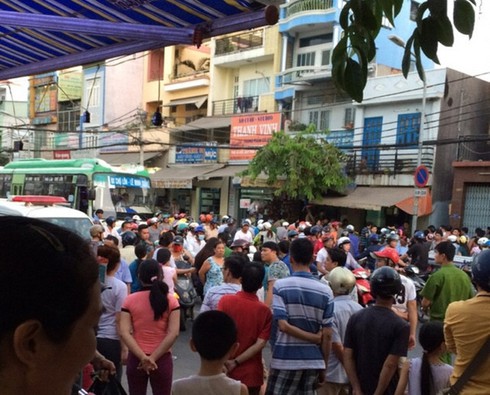 Giang hồ nổ súng, dọa ném lựu đạn khiến khu phố náo loạn - ảnh 1