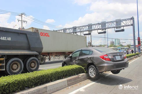 TP.HCM: Liên tiếp xảy ra tai nạn, một thầy giáo bị xe ben cán tử vong - ảnh 2