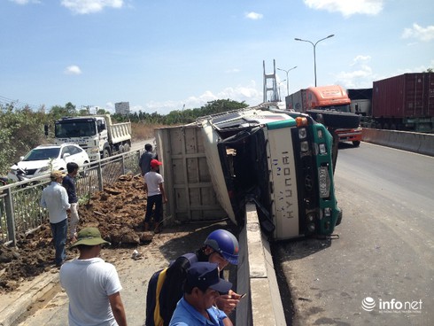 TP.HCM: Liên tiếp xảy ra tai nạn, một thầy giáo bị xe ben cán tử vong - ảnh 3