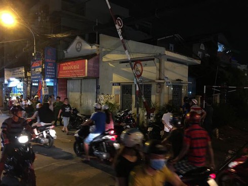 Nghi ngáo đá, dùng dao tự đâm vào bụng trong chốt trực tàu hỏa - ảnh 1