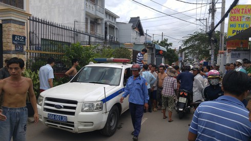 Cặp đôi trộm xe máy khóc mếu cầu xin người dân khi bị bắt giữ - ảnh 2