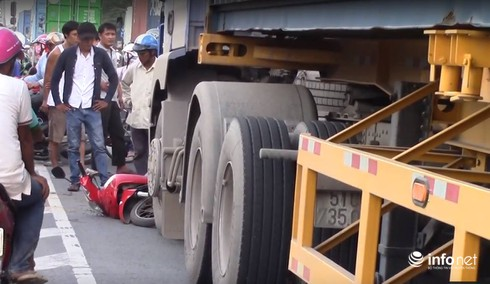 Liên tiếp 2 người phụ nữ 44 tuổi tử vong dưới bánh xe container - ảnh 2