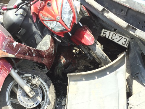 Container húc nhiều xe máy trên Xa lộ Hà Nội - ảnh 3