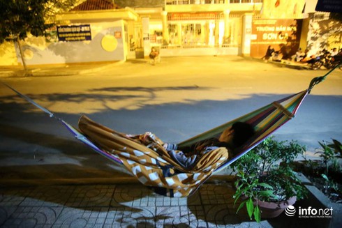 Vì sao phụ huynh phải chờ gần 20h để nộp hồ sơ cho con học? - ảnh 2