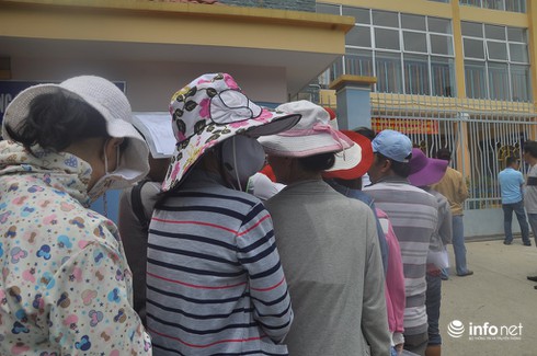 Vì sao phụ huynh phải chờ gần 20h để nộp hồ sơ cho con học? - ảnh 8