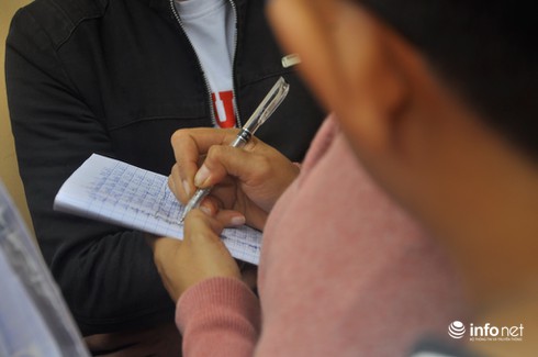 Vì sao phụ huynh phải chờ gần 20h để nộp hồ sơ cho con học? - ảnh 4