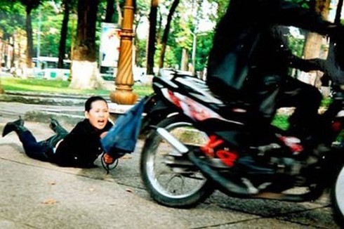 Cướp xe táo tợn sau va chạm giao thông - ảnh 1