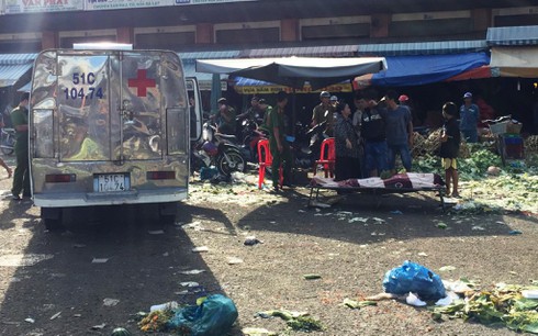 Đang làm việc, người đàn ông đổ gục chết bất thường tại chợ đầu mối Hóc Môn - ảnh 1