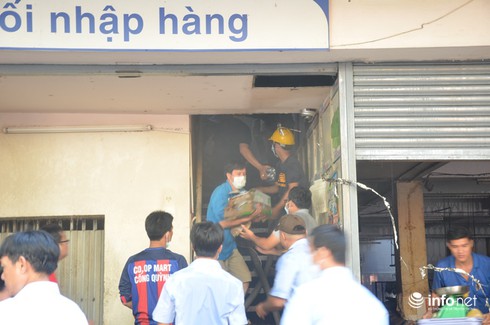 Cháy chợ An Đông, tiểu thương hoảng loạn - ảnh 2