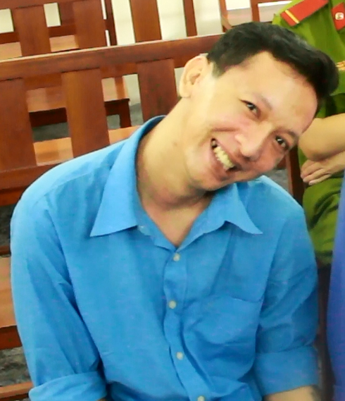 Kẻ giết người cười tươi, tạo dáng xì tin - ảnh 1