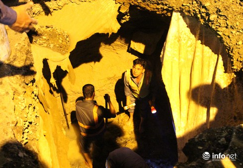 TP.HCM: Xuất hiện hố tử thần sâu 7m - ảnh 2