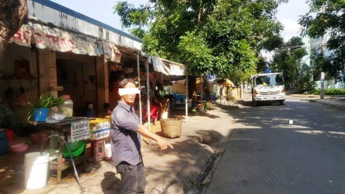 Hai tên cướp giật rồ ga bỏ chạy thì... đứt xích xe - ảnh 1