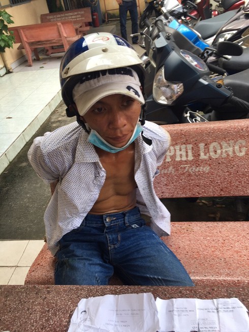 Đi khám bệnh, 2 người phụ nữ bị tên cướp giật túi xách, đạp ngã - ảnh 1