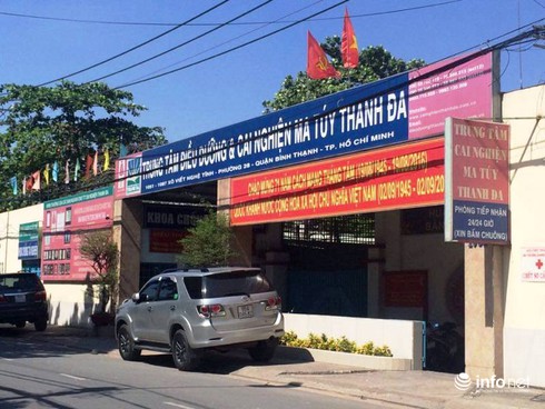 TP.HCM: Học viên cai nghiện cứa cổ bảo vệ trung tâm cai nghiện để bỏ trốn - ảnh 1