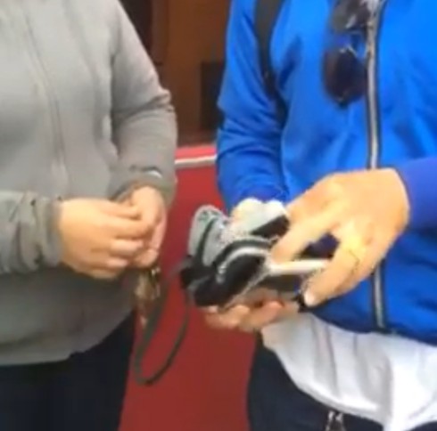 Giả vờ lượm được Iphone 6 rồi bán giá cực rẻ - ảnh 1