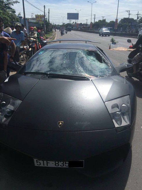 Băng qua đường, người đi bộ bị xe Lamborghini tông tử vong - ảnh 1