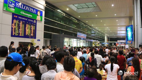 Kiều bào hối hả về quê ăn Tết - ảnh 1