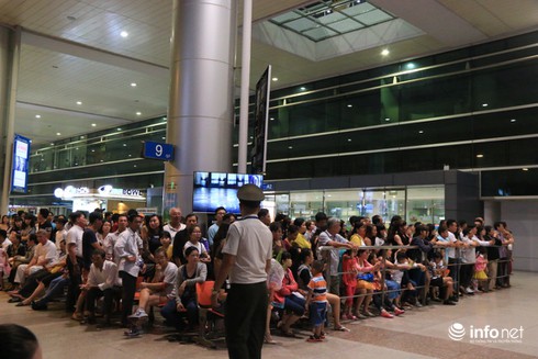 Kiều bào hối hả về quê ăn Tết - ảnh 3