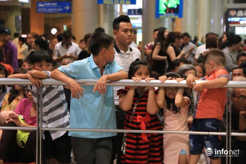 Kiều bào hối hả về quê ăn Tết - ảnh 7