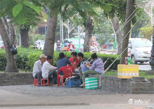 TP.HCM: Công viên bến Bạch Đằng xuống cấp trầm trọng - ảnh 15