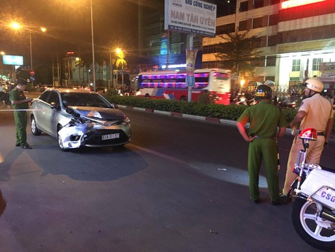 Ô tô tông văng 3 người trên xe máy, 1 người tử vong - ảnh 1