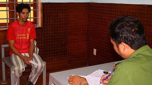 Khởi tố, tạm giam gã cha dượng hiếp dâm con riêng của vợ - ảnh 1