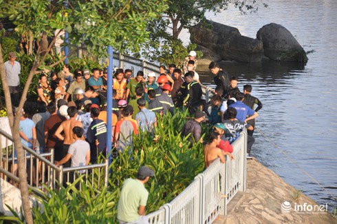 Va vào thành cầu, 2 thanh niên thương vong khi rơi xuống kênh Tàu Hủ - ảnh 3
