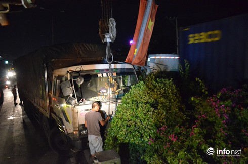 3 vụ tai nạn, tài xế ô tô tông thẳng đuôi container tử vong - ảnh 5