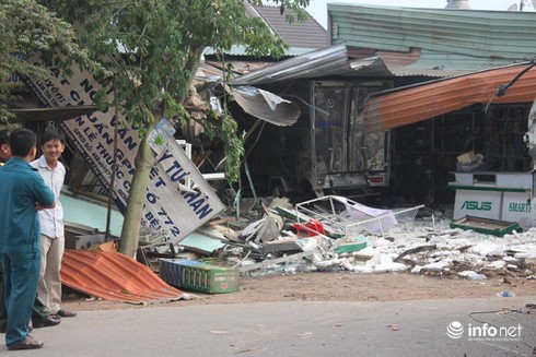 1 ngày 2 vụ tai nạn nghiêm trọng, 6 người bị thương vong - ảnh 4