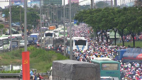 Đường về miền Tây ngập nửa mét,