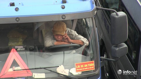 Đường về miền Tây ngập nửa mét,