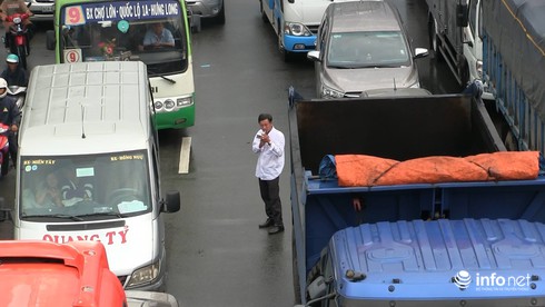 Đường về miền Tây ngập nửa mét,