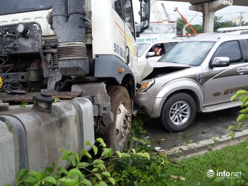1 ngày: 3 vụ tai nạn, 1 người mẹ tử vong, nhiều phương tiện hư hỏng - ảnh 4