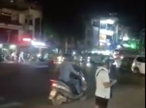 Tạm ngưng hoạt động của 2 xe ôm Grab sau vụ cảnh sát nổ súng trấn áp trận ẩu đả - ảnh 1