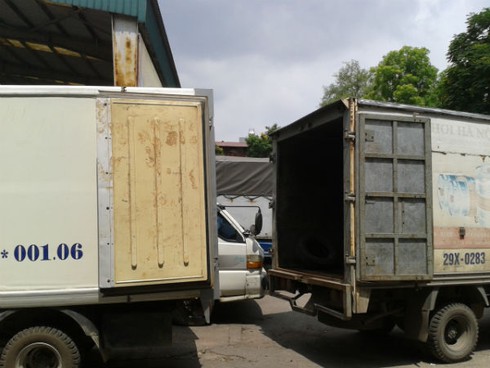 Hàng trăm ô tô xếp hàng chờ chực cổng nhà máy bia ngày nóng - ảnh 3