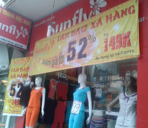 Thời trang hè ồ ạt xả hàng giá