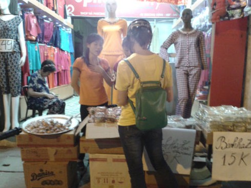 Bánh Trung thu nổi tiếng xé nhãn mác để đại hạ giá? - ảnh 2