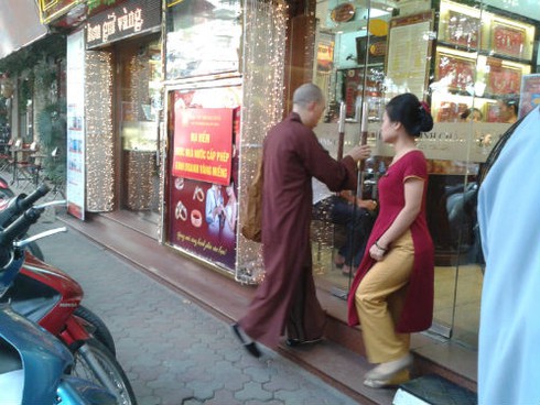 Vừa giảm giá, vàng lại hết hàng - ảnh 9