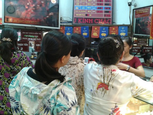 Vừa giảm giá, vàng lại hết hàng - ảnh 2