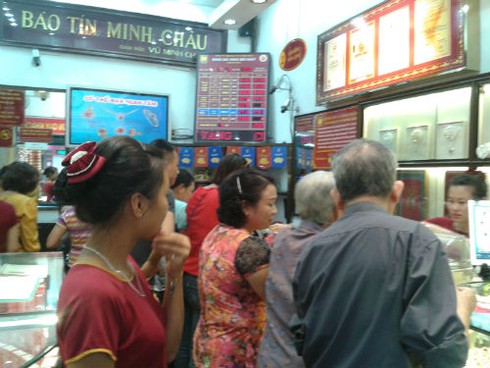 Vừa giảm giá, vàng lại hết hàng - ảnh 1