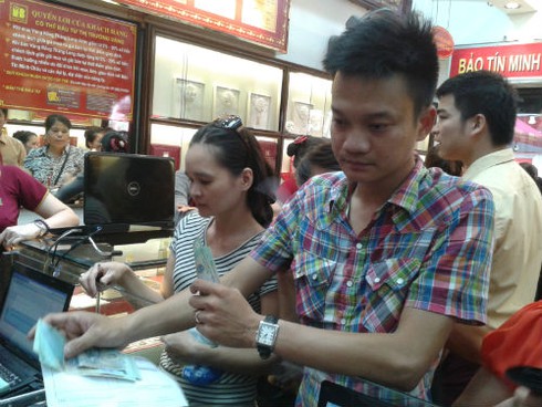 Vừa giảm giá, vàng lại hết hàng - ảnh 4