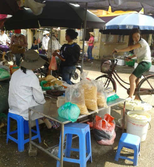 Sự thật giật mình về ruốc bông, giò chả siêu rẻ - ảnh 2