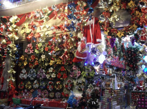 Kinh tế khó khăn, cây thông Noel giá khủng trăm triệu khó