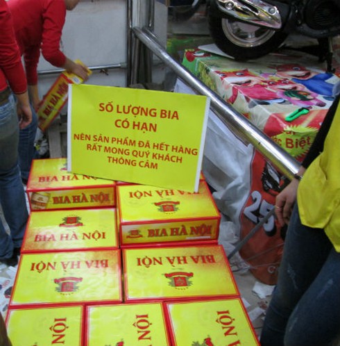 Dân HN đổ xô sắm tết, siêu thị