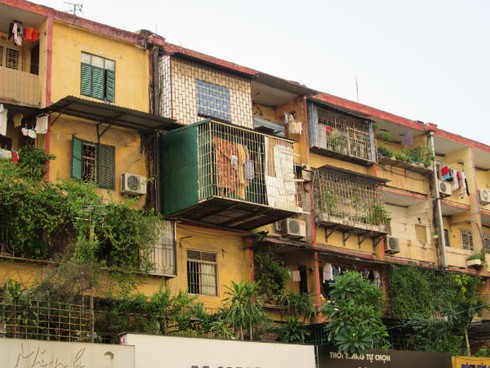 Phát sợ với 'chuồng cọp' khổng lồ lủng lẳng ở những chung cư “già nua” - ảnh 6