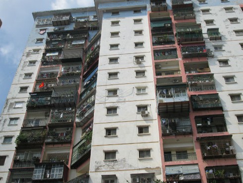 Phát sợ với 'chuồng cọp' khổng lồ lủng lẳng ở những chung cư “già nua” - ảnh 11