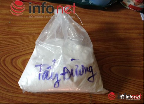 Bột tẩy trắng lòng lợn bán lén lút, hét giá gấp đôi - ảnh 1